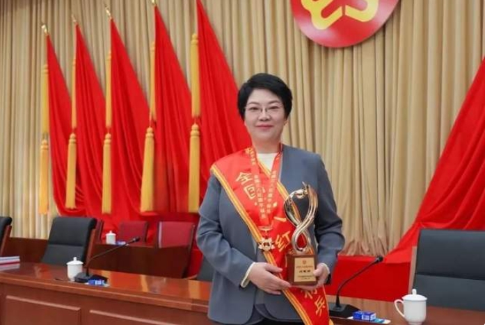 校友動態(tài) | 祝賀華南理工大學(xué)2006級EMBA校友劉菊妍榮獲“全國三八紅旗手標(biāo)兵”榮譽稱號
