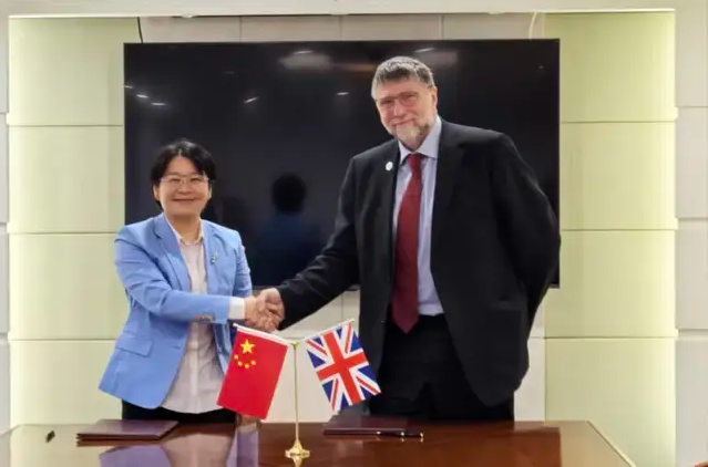 曼徹斯特大學副校長Stephen Flint教授一行訪滬，深化中國合作