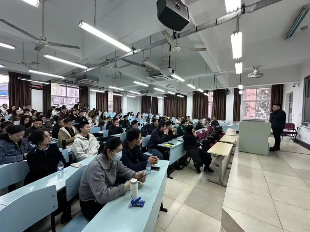 上海大學(xué)MBA講座回顧 | AI引領(lǐng)技術(shù)革新，談?wù)劻奶鞕C(jī)器人、ChatGPT和DeepSeek